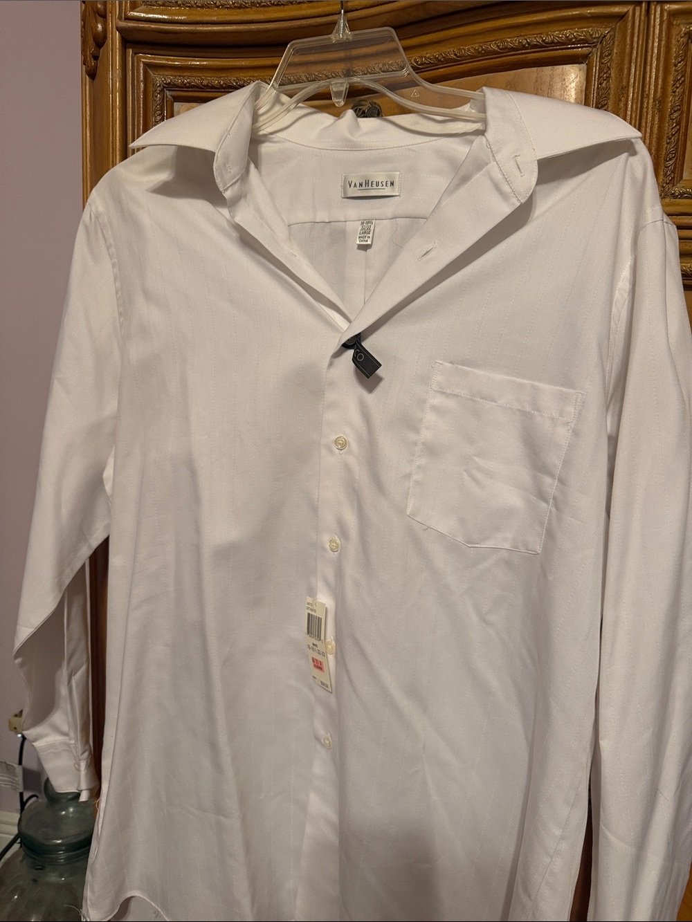Van Heusen White Long-Sleeve Button-Up Dress Shirt with Chest Pocket
